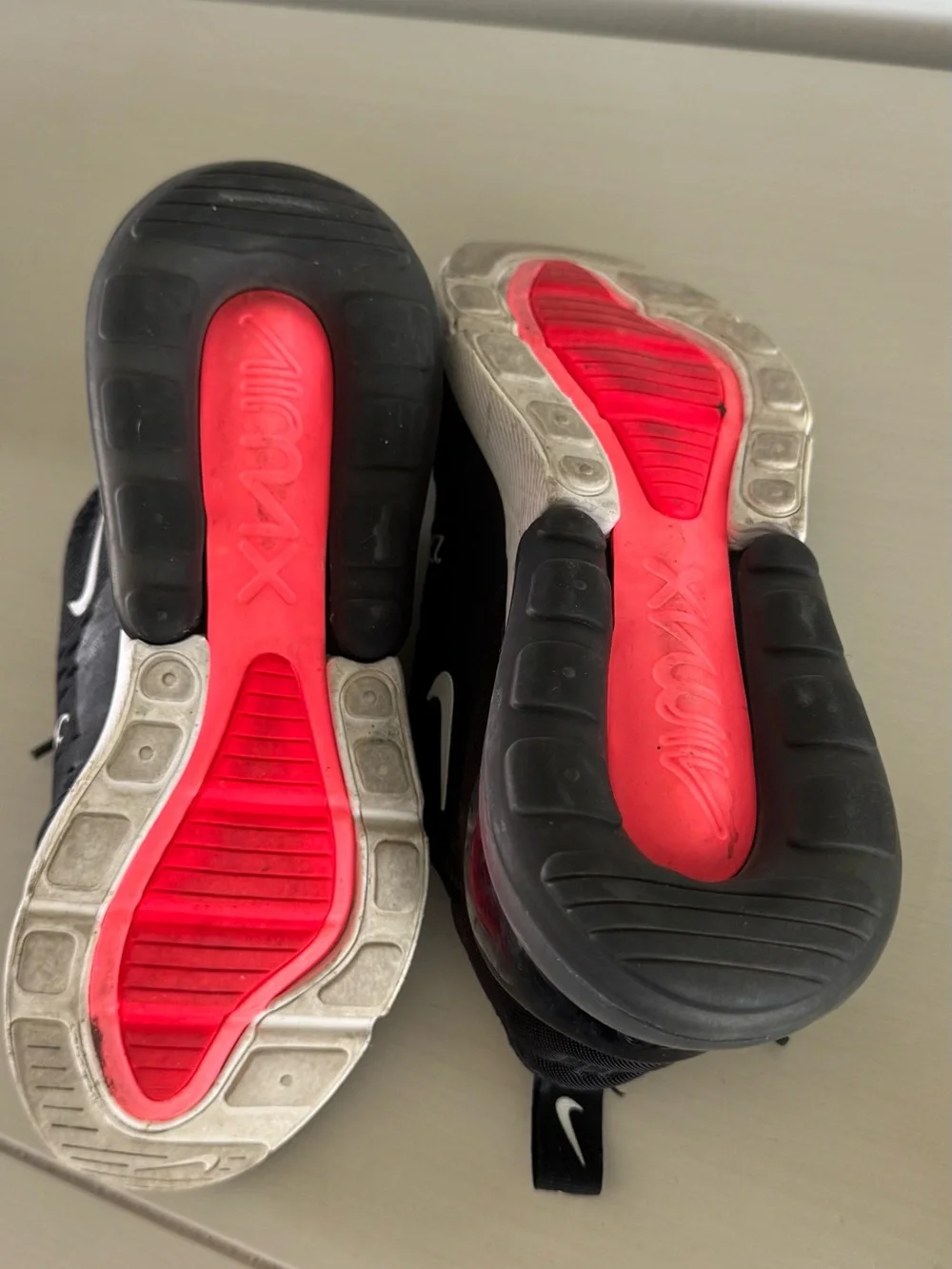 Nike Black & White Air Max 270 Lightweight Sneakers
